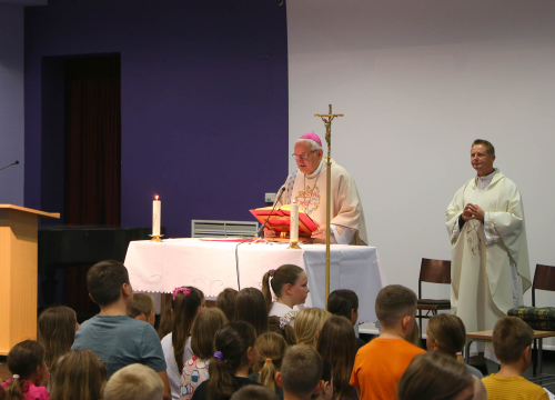Fotografija 2 - Biskup Rogić predvodio misno slavlje u Katoličkoj školi u Šibeniku