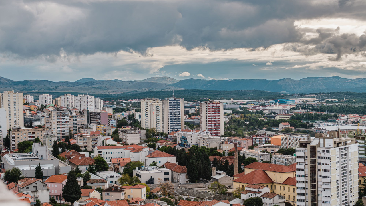 Promjenjivo oblačno sa sunčanim razdobljima, navečer kiša