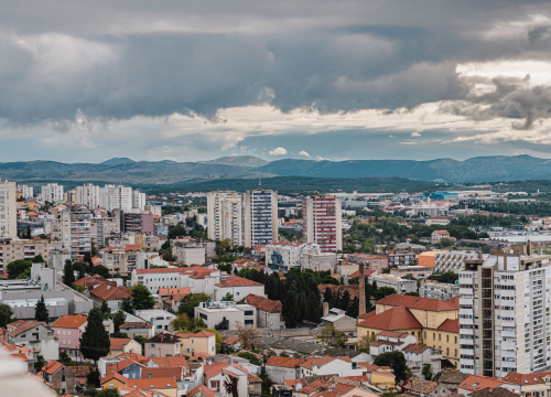 Promjenjivo oblačno sa sunčanim razdobljima, navečer kiša