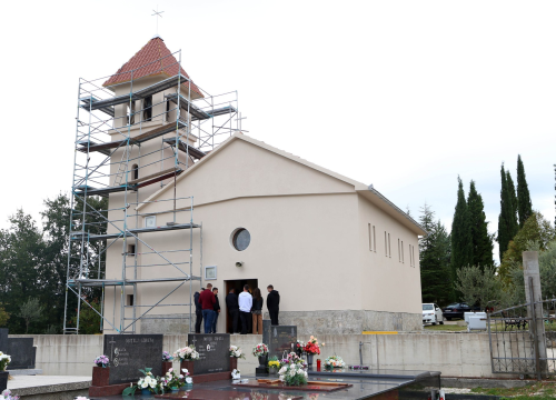 Fotografija 4 - Biskup Rogić blagoslovio crkvu u Kadinoj Glavici