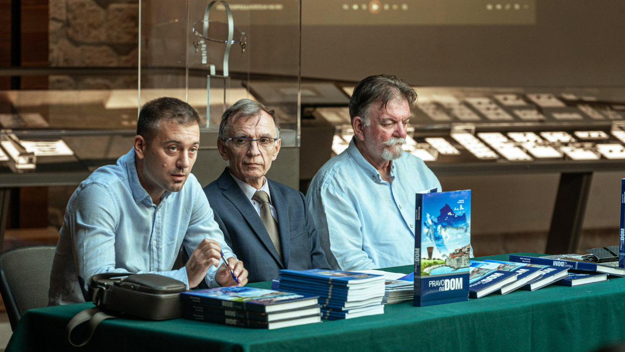 Predstavljena monografija 'Pravo na dom' Branka Peke