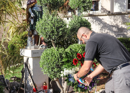 Fotografija 2 - Položeni vijenci za vatrogasce poginule u Domovinskom ratu