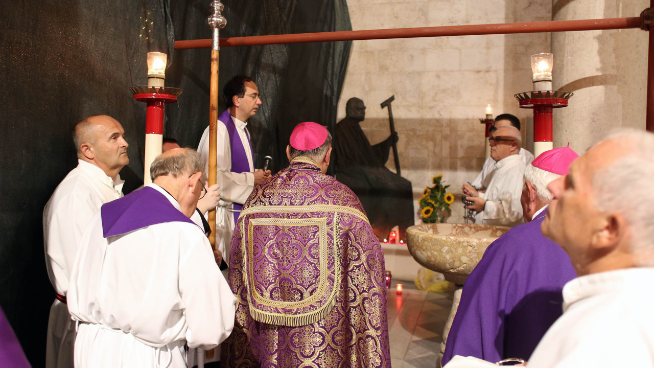 U šibenskoj katedrali misa zadušnica za biskupa Srećka Badurinu