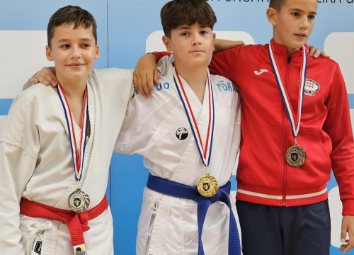 Fotografija 2 - Karatekama vodičkog Okita šest medalja iz Velike Gorice