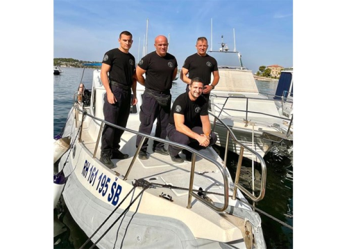 Fotografija 4 - Šibenski policijski službenici tradicionalno sudjelovali u ekološkoj akciji čišćenja podmorja