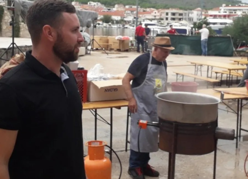 Fotografija 19 - Slavonski duh u srcu Dalmacije: Druženje uz čvarke i čobanac u Tribunju