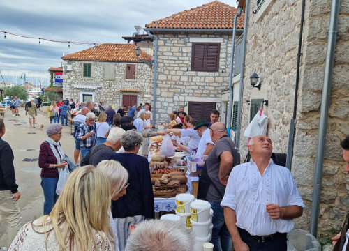 Fotografija 10 - Slavonski duh u srcu Dalmacije: Druženje uz čvarke i čobanac u Tribunju