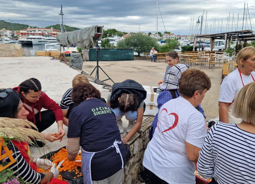 Fotografija 4 - Slavonski duh u srcu Dalmacije: Druženje uz čvarke i čobanac u Tribunju