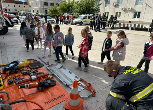 Fotografija 19 - U punoj spremi održana smotra operativnih snaga civilne zaštite Grada Drniša