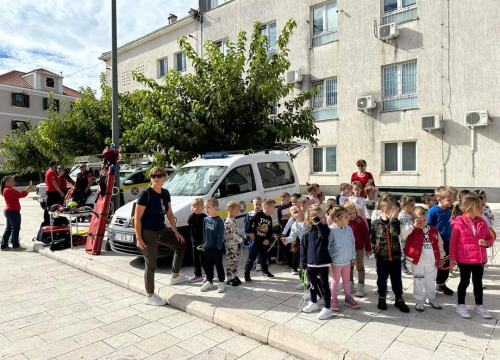 Fotografija 12 - U punoj spremi održana smotra operativnih snaga civilne zaštite Grada Drniša