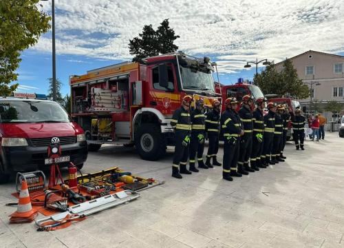 Fotografija 8 - U punoj spremi održana smotra operativnih snaga civilne zaštite Grada Drniša