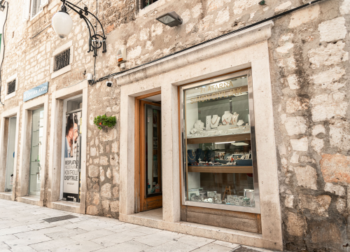 Fotografija 2 - Ljazeru Čivljaku posao zlatara bio je suđen: 'Druga djeca su picavala zbog nogometa, ja bih odlazio u butigu'