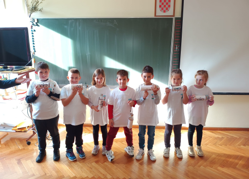 Fotografija 6 - U povodu Dana Grada, skradinski prvašići dobili poklone