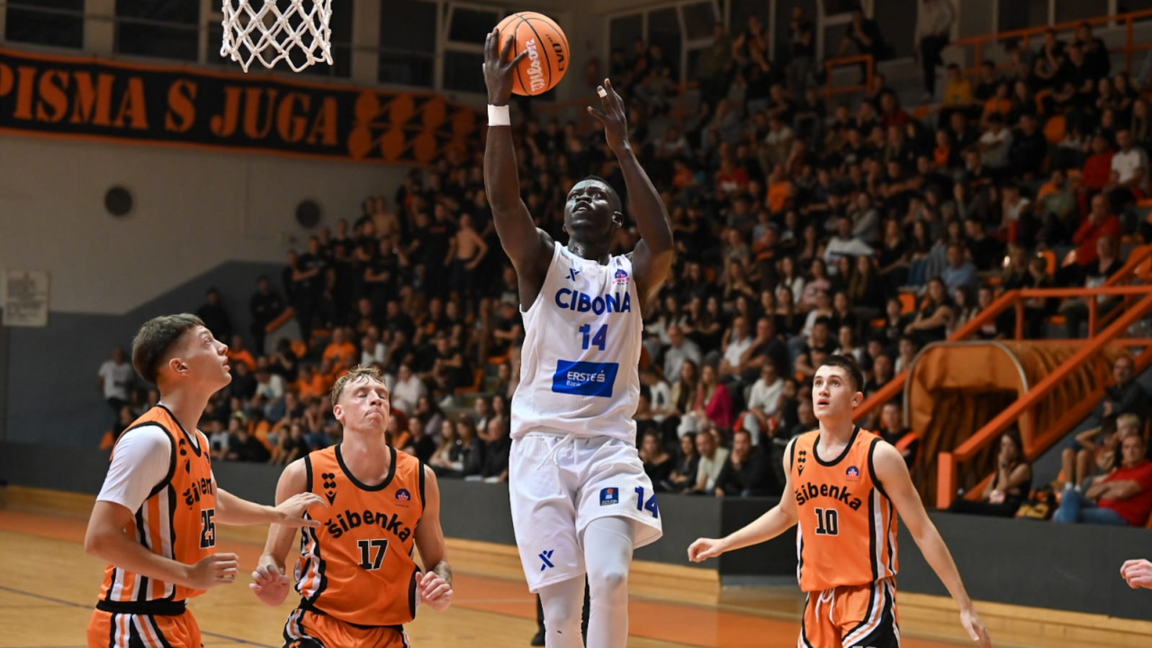 Košarkaši Šibenke protiv Cibone letjeli na početku, pali na kraju: Od plus 18 do minus 13