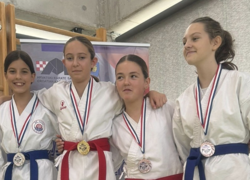 Karate klub Osvit iz Splita se vraća s 15 medalja, uz drugo ekipno mjesto u katama