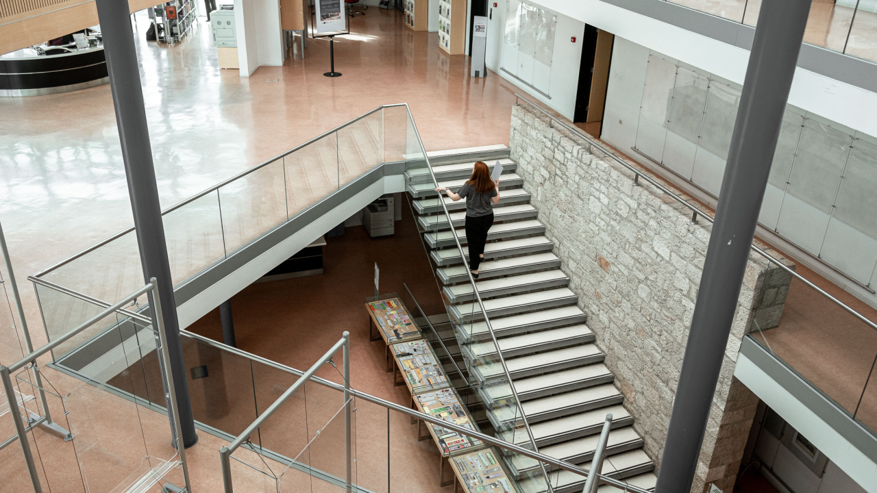 Susret sa šibenskom autoricom Anom Aužinom u sklopu sutrašnjeg sajma knjiga prebačen u Knjižnicu