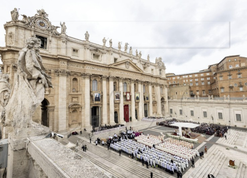 Vatikan na globalnom skupu potisnuo pitanje zaređivanja žena