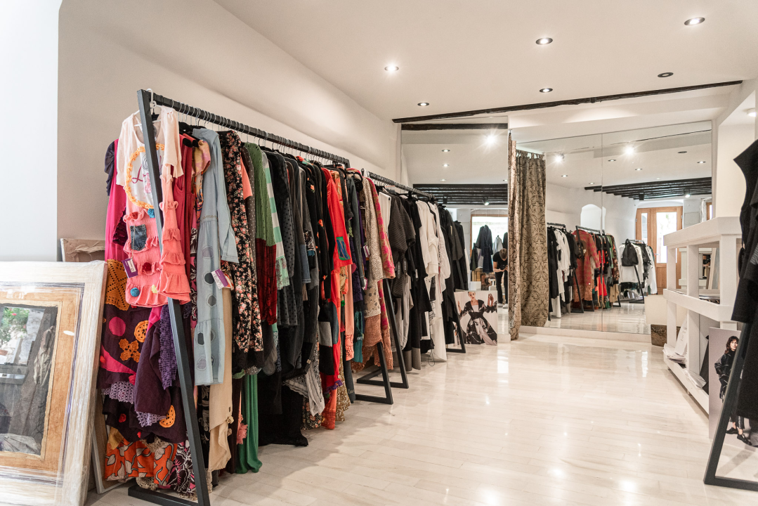 U Galeriji Juraj Dalmatinac ulovite umjetnine poznatih hrvatskih slikara po odličnim cijenama!