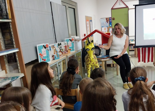 Maja Šimleša kninskim mališanima predstavila slikovnice o žirafi Suli