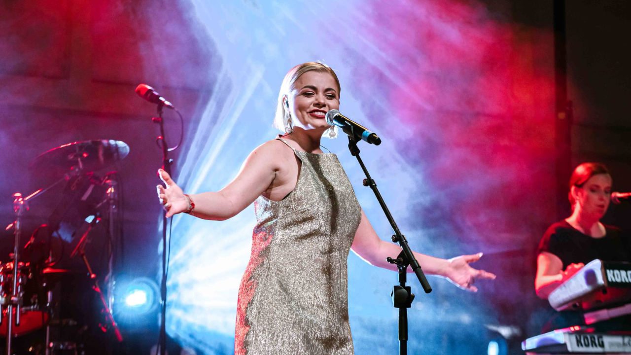 Poznat je datum kad će Magazin otkriti novu pjevačicu grupe