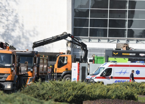 Urušio se krov kolodvora u Novom Sadu, sve hitne ekipe na terenu
