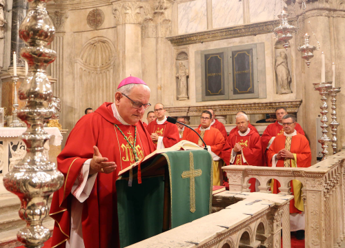 Fotografija 2 - Održano hodočašće vjernika Zadarske nadbiskupije u Šibenik