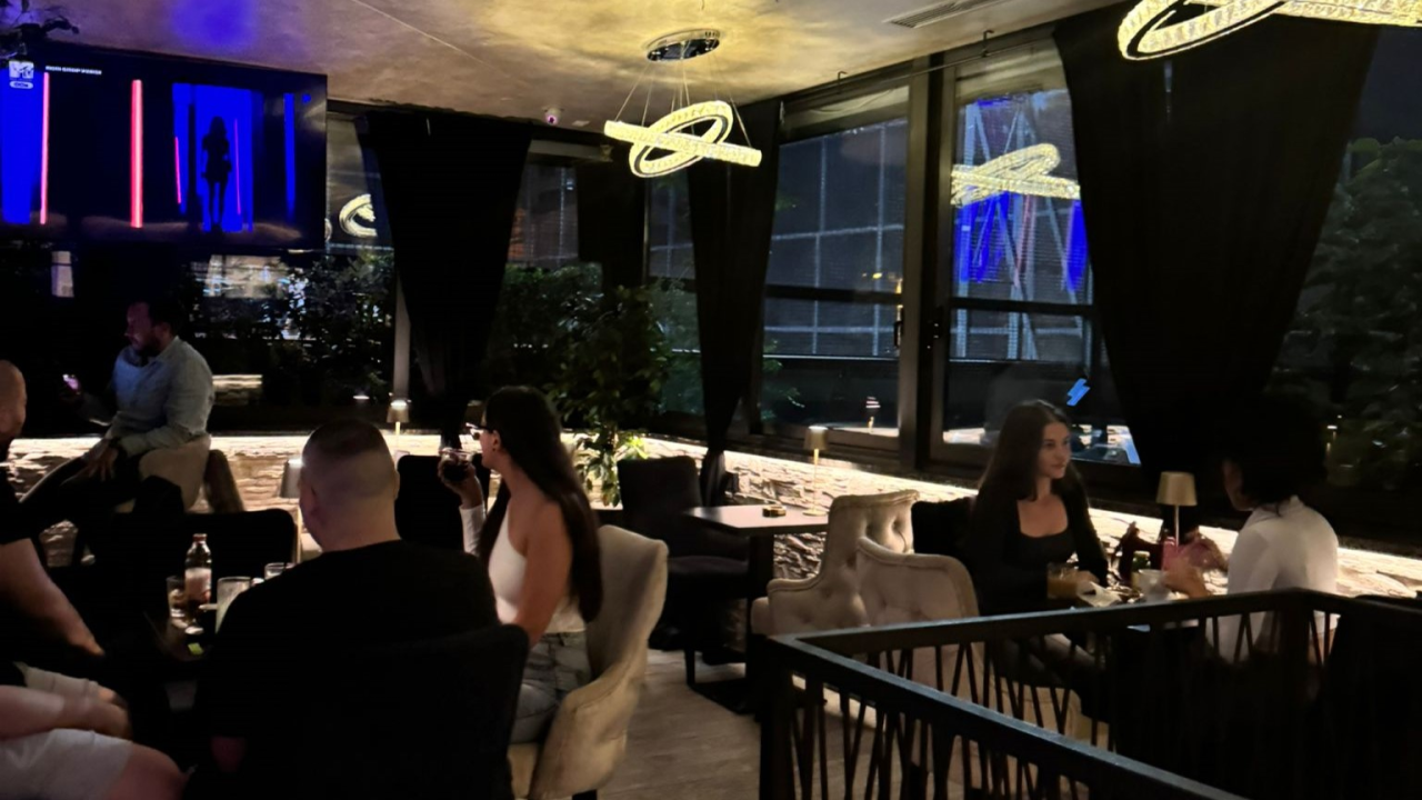 Opustite se uz dobru glazbu i čašicu finog vina u Mozarta!