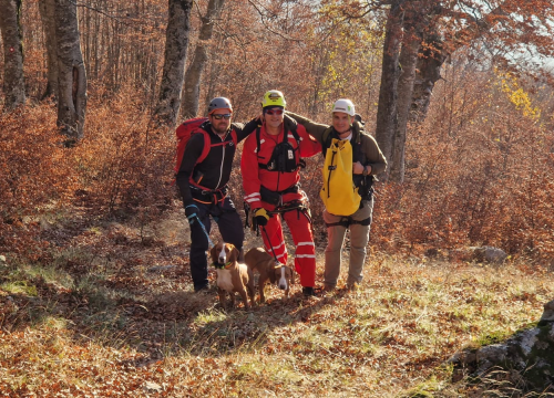 Fotografija 5 - Šibenski HGSS-ovci spasili dva lovačka psa na surovom terenu Dinare