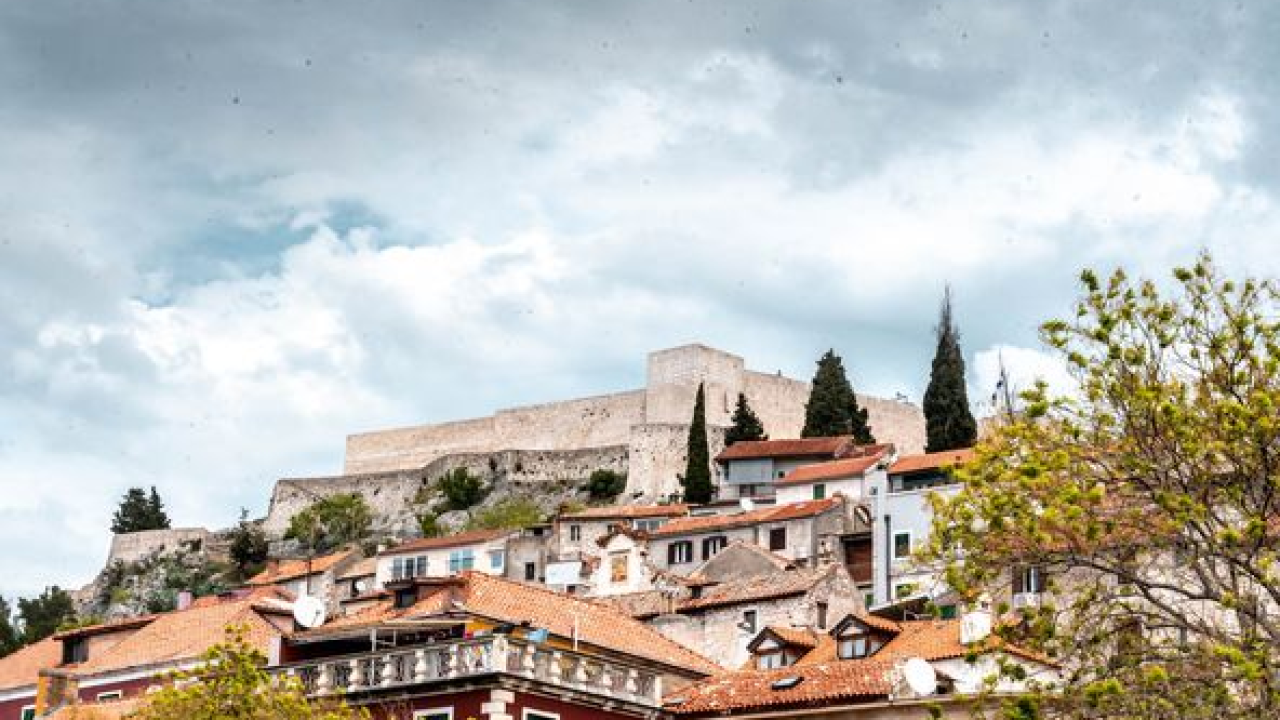 Pretežno oblačno s temperaturama do 16 stupnjeva