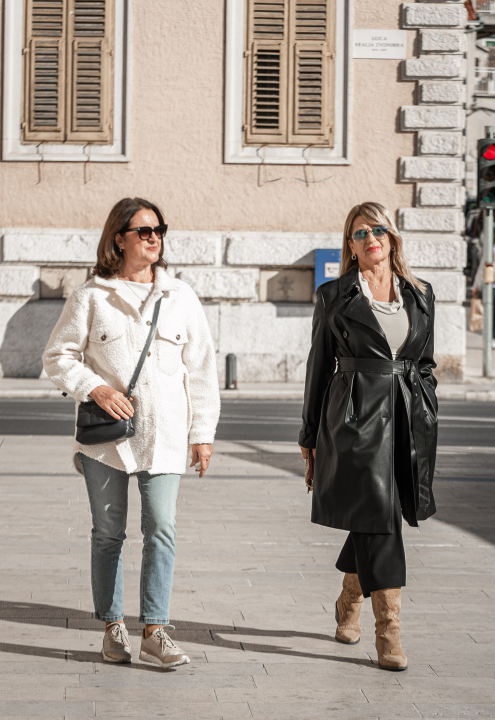 Lijepe Šibenčanke znaju kako dobro izgledati i po buri