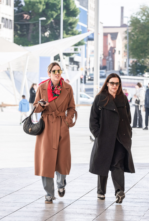 Lijepe Šibenčanke znaju kako dobro izgledati i po buri