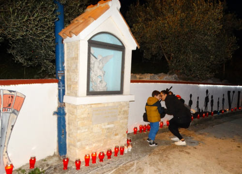 Fotografija 4 - Vukšić zapalio svijeće  u znak sjećanja za Vukovar i Škabrnju