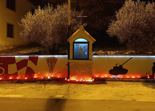 Vukšić zapalio svijeće  u znak sjećanja za Vukovar i Škabrnju