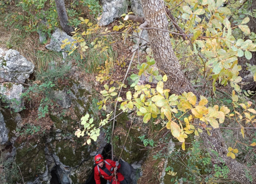 Fotografija 3 - Šibenski speleolozi i djelatnici NP Krka očistili ulaz jame Spaskraljice