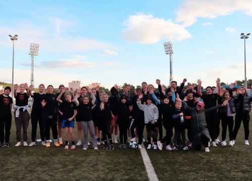 Smijeh, igra i učenje: Velik odaziv djevojčica na trening ženskog nogometa na Šubićevcu