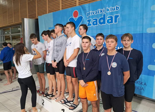 Fotografija 5 - Uspješni plivači Mora: najmlađima osam, Goranu Stegiću 13, klupskim štafetama tri medalje
