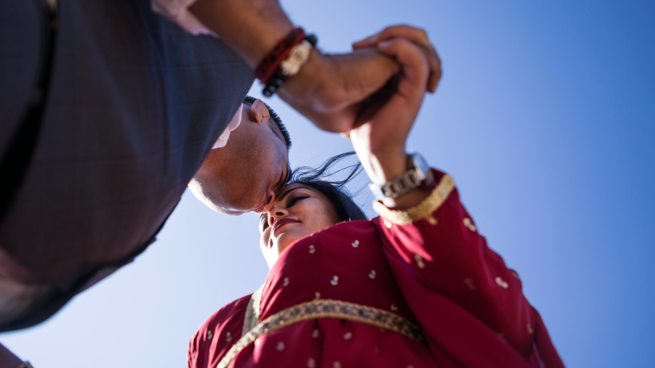 Ovi znakovi do kraja godine će se zaljubiti preko ušiju