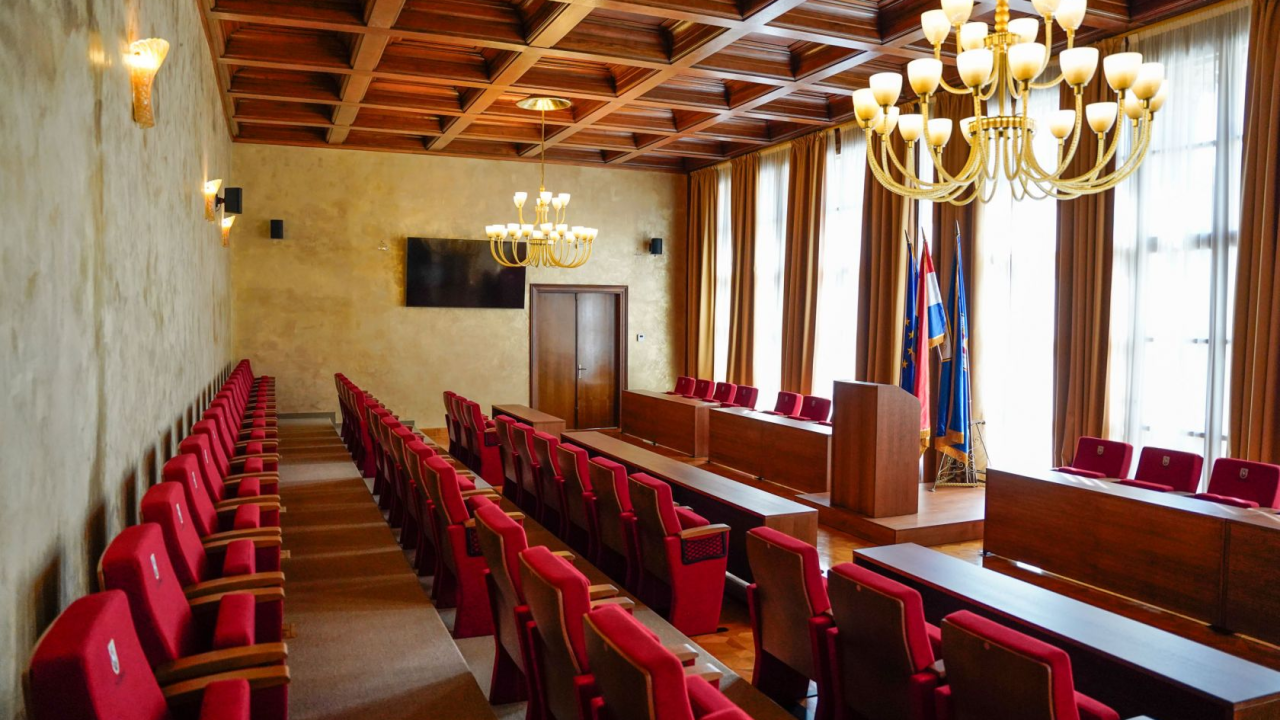 Šibensko gradsko vijeće posljednju ovogodišnju sjednicu održat će napokon u obnovljenoj vijećnici