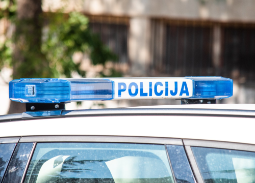 Vozačica (46) u okolici Skradina sletjela s ceste: Udarila u stup, zaustavilo je tek stablo