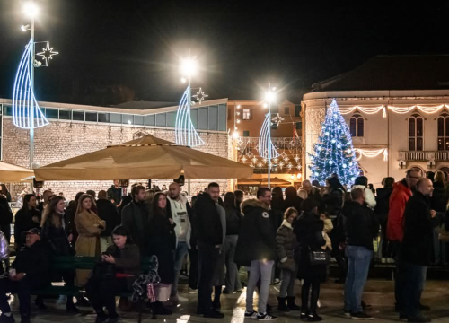 Fotografija 7 - Otvorena sezona klizanja: Ledena avantura osvaja Šibenčane i njihove goste