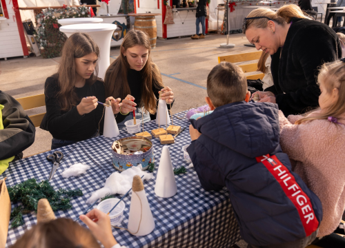 Fotografija 17 - Toplina i zajedništvo: Kninski mališani na radionici izradili božićne borove