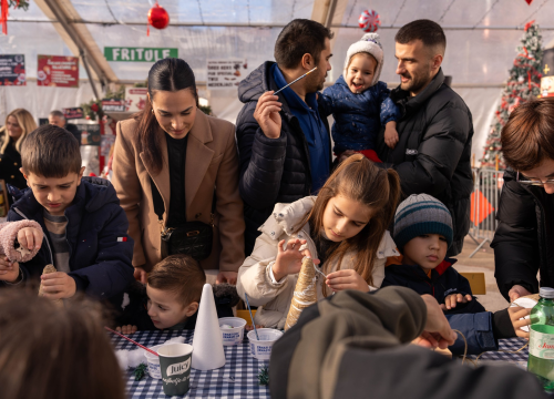 Fotografija 5 - Toplina i zajedništvo: Kninski mališani na radionici izradili božićne borove