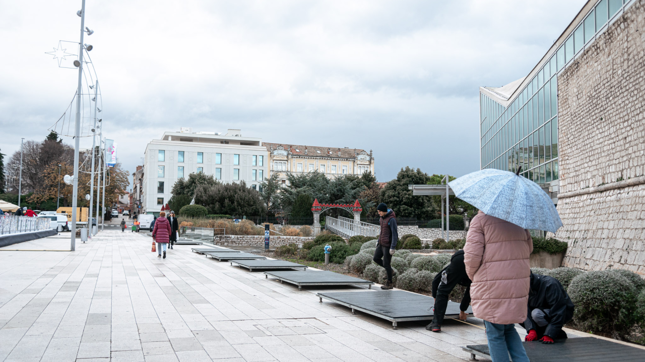 Stigle kućice: Poljana se priprema za Adventurin Sajmić