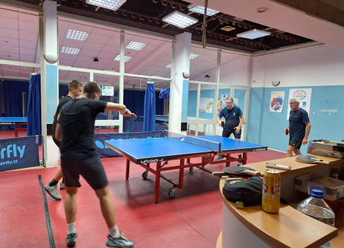 U Rekreativnoj stolnoteniskoj ligi Šibenik nakon nepotpunih 7 kola dvije momčadi na vrhu sa 6 pobjeda