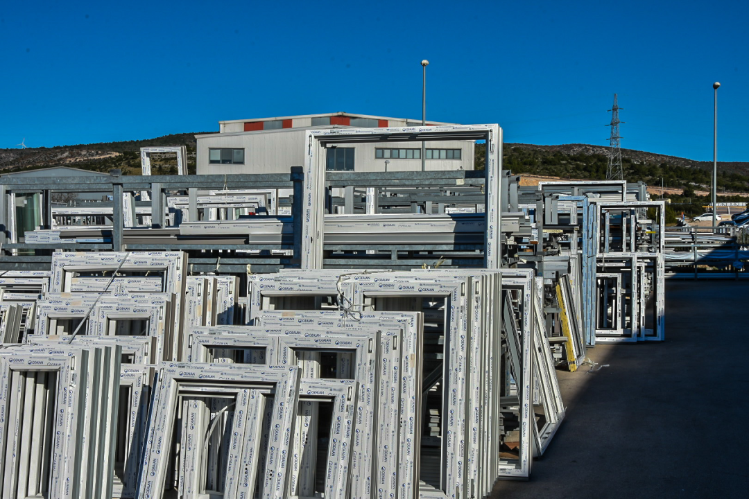 Slavljenička godina za Skelin Mont: Uspješno poslovanje ispunjeno inovacijama i liderstvom u ALU i PVC stolariji