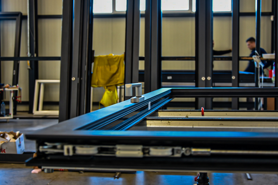 Slavljenička godina za Skelin Mont: Uspješno poslovanje ispunjeno inovacijama i liderstvom u ALU i PVC stolariji