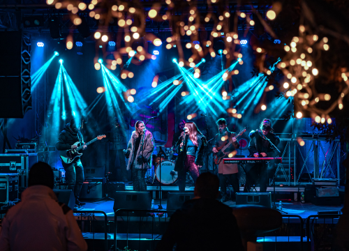 Fotografija 14 - Bend s energičnim ženskim vokalima otvorio tjedan zabave na Adventuri