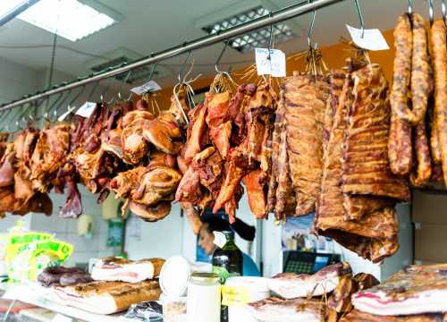 Patke, tuke, pivci, a i suho meso: Sve što vam treba za blagdansku trpezu naći ćete u Delikatesama Petrović