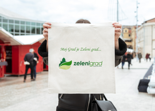 Fotografija 5 - Vrećice planule kao svjećice: Zeleni grad podijelio malo brdo platnenih kesa na Poljani