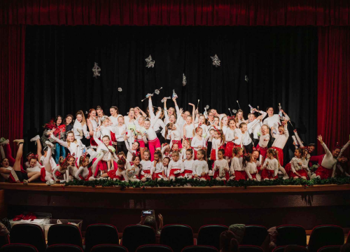 Spektakl plesa i energije: U subotu tradicionalna božićna priredba Vodiških mažoretkinja